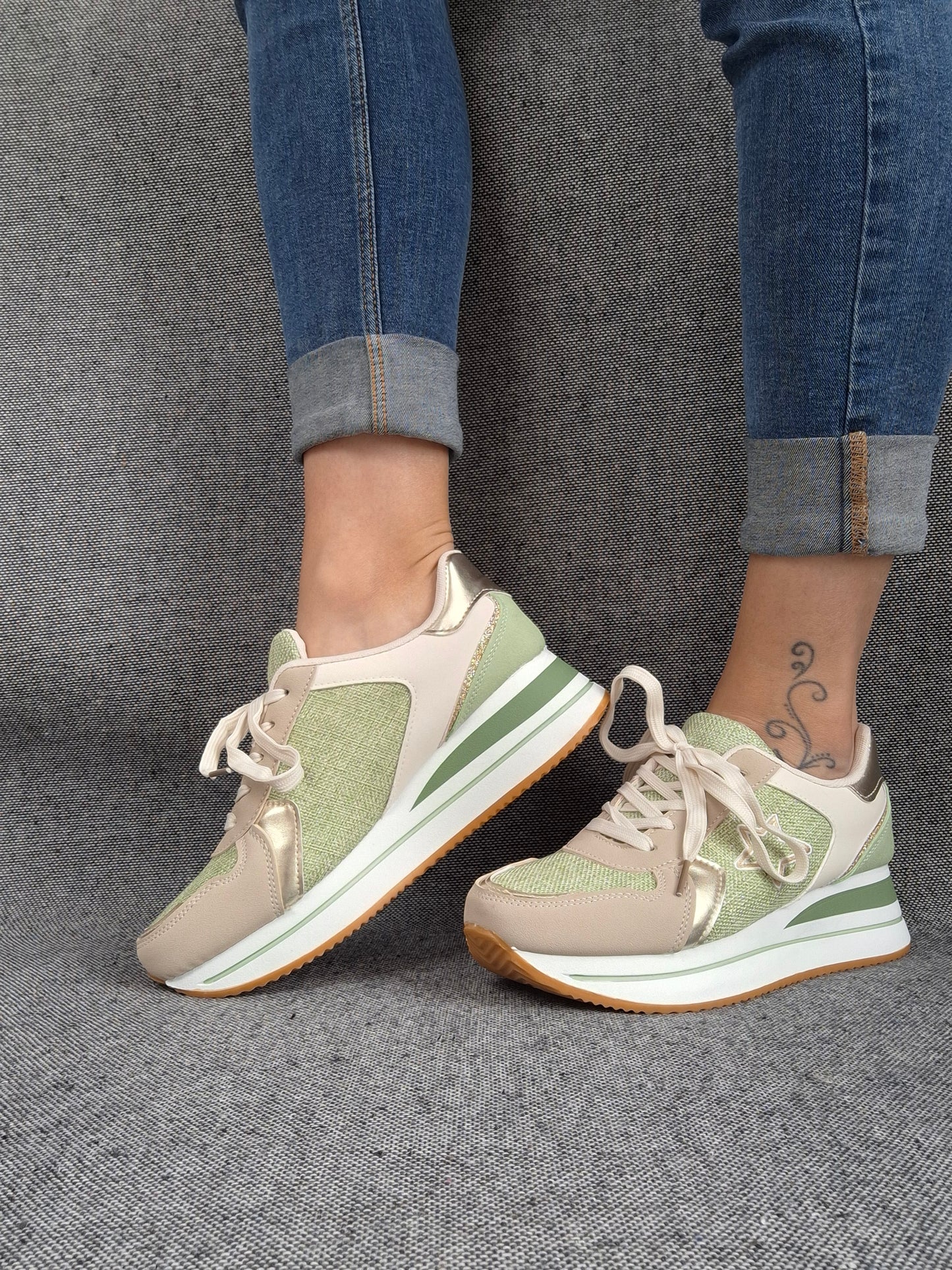 Chaussures baskets en tissu vert avec un motif étoile style sneakers