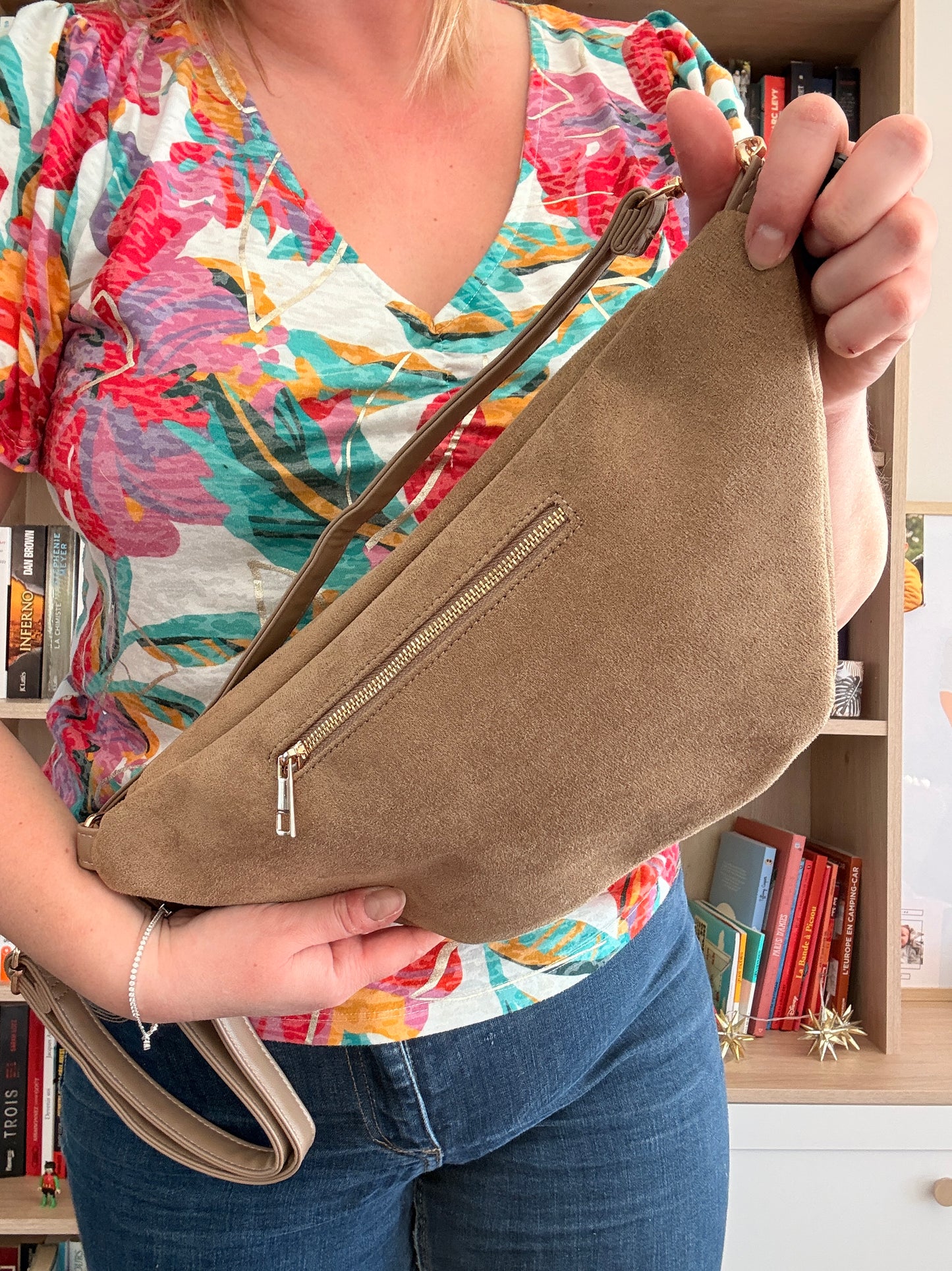 Sac banane XL femme beige taupe effet daim et simili cuir – grand format tendance, bandoulière réglable, poche zippée