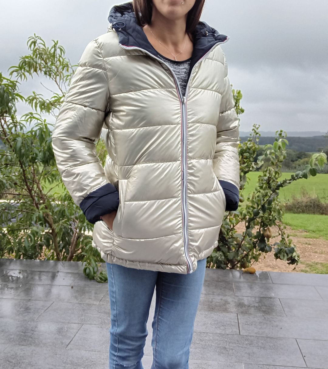 Melya Melody - Manteau court réversible et imperméable matelassé bleu marine/doré