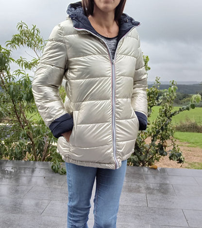 Melya Melody - Manteau court réversible et imperméable matelassé bleu marine/doré