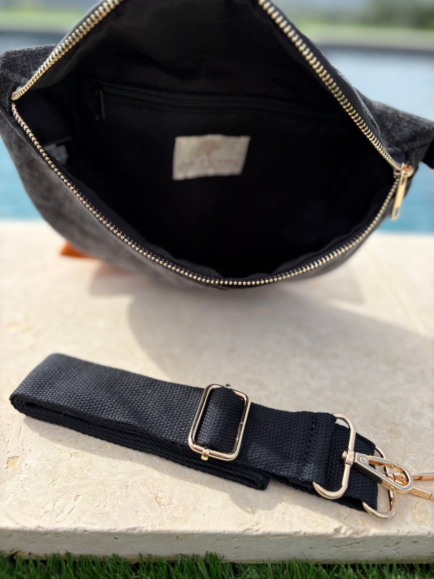 Sac banane en tissu velours doux texturé noir