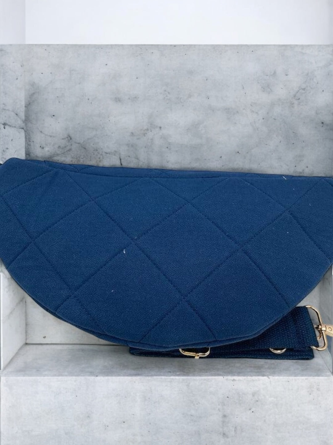 Sac banane gaze de coton matelassé bleu marine