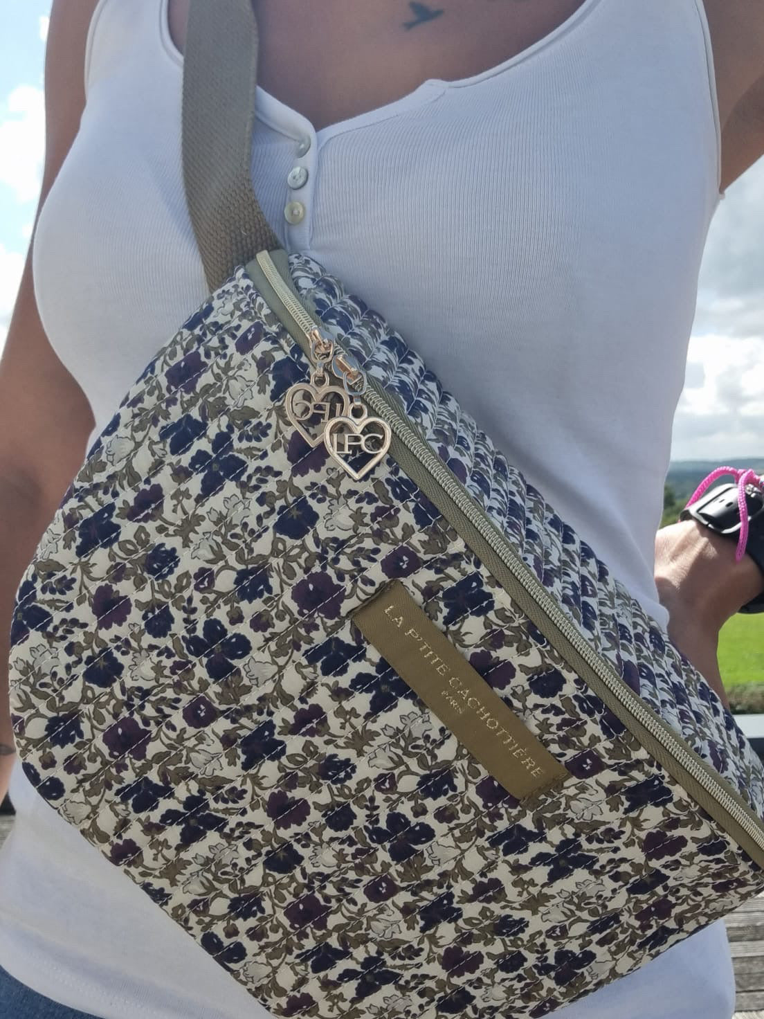 Sac banane en coton liberty fleuri multicolore tons violet/crème « La Ptite cachottière »