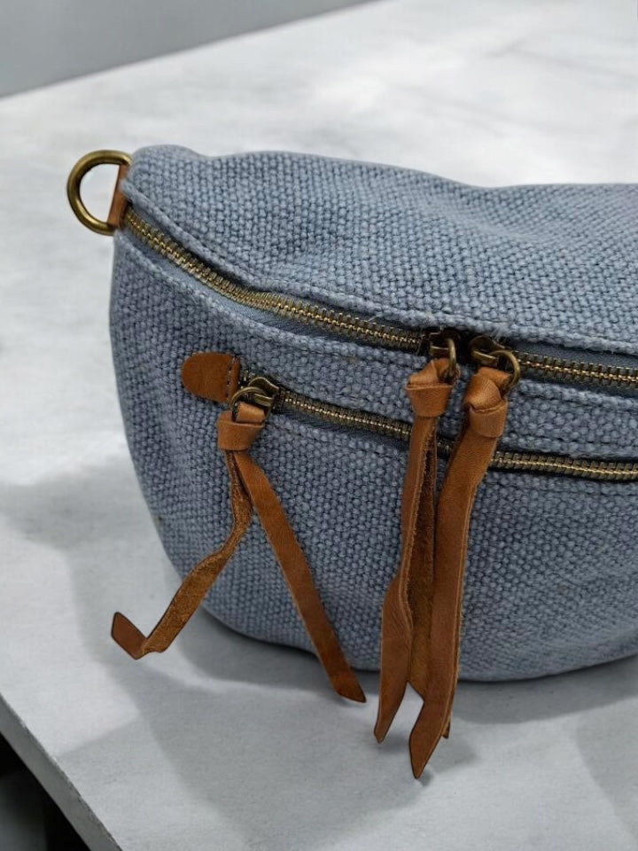 Sac banane en jute bleu clair 2 poches doubles curseurs