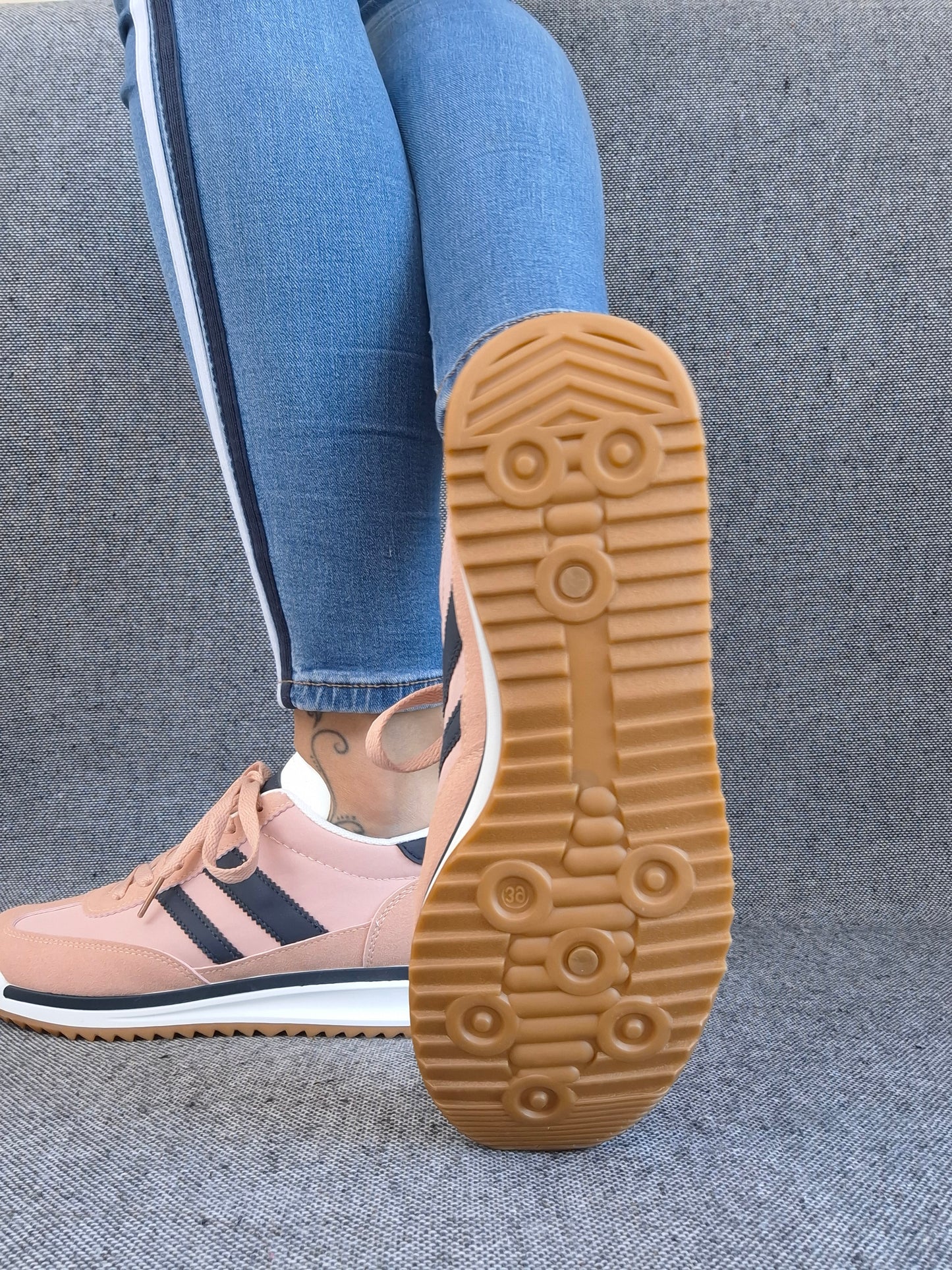 Chaussures baskets basses roses et bleues style sneakers