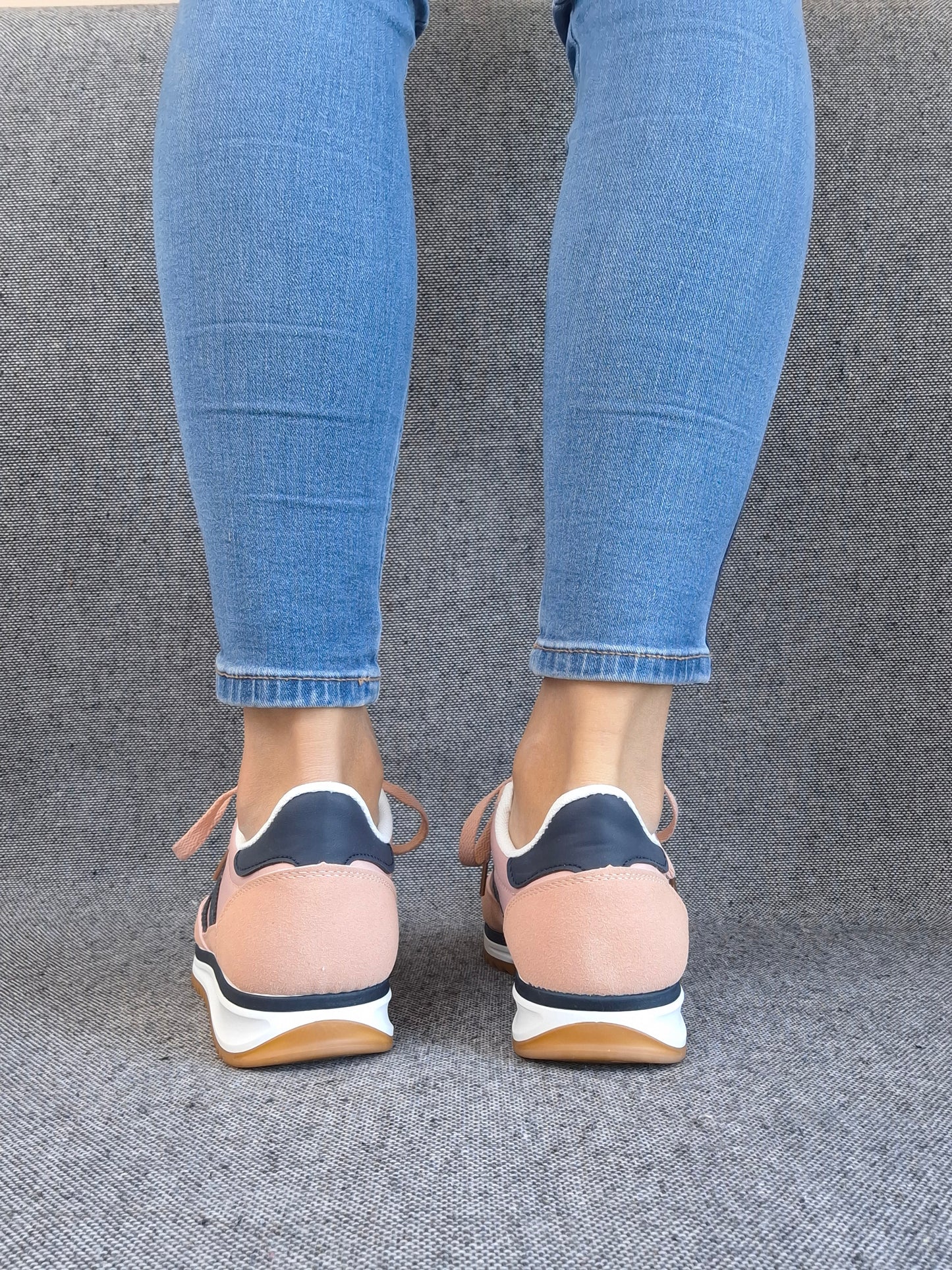 Chaussures baskets basses roses et bleues style sneakers