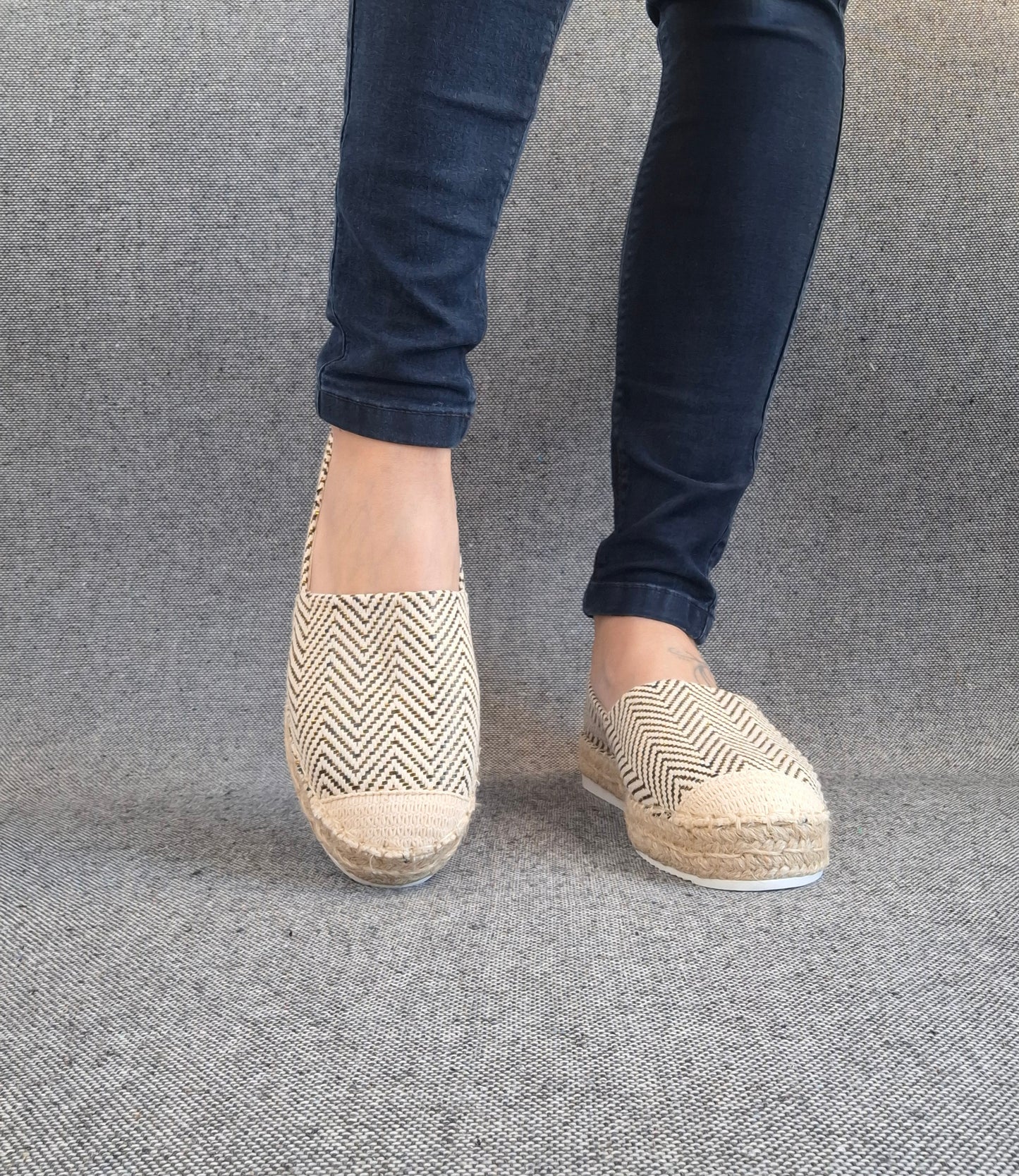 Espadrilles plates beige doré noir