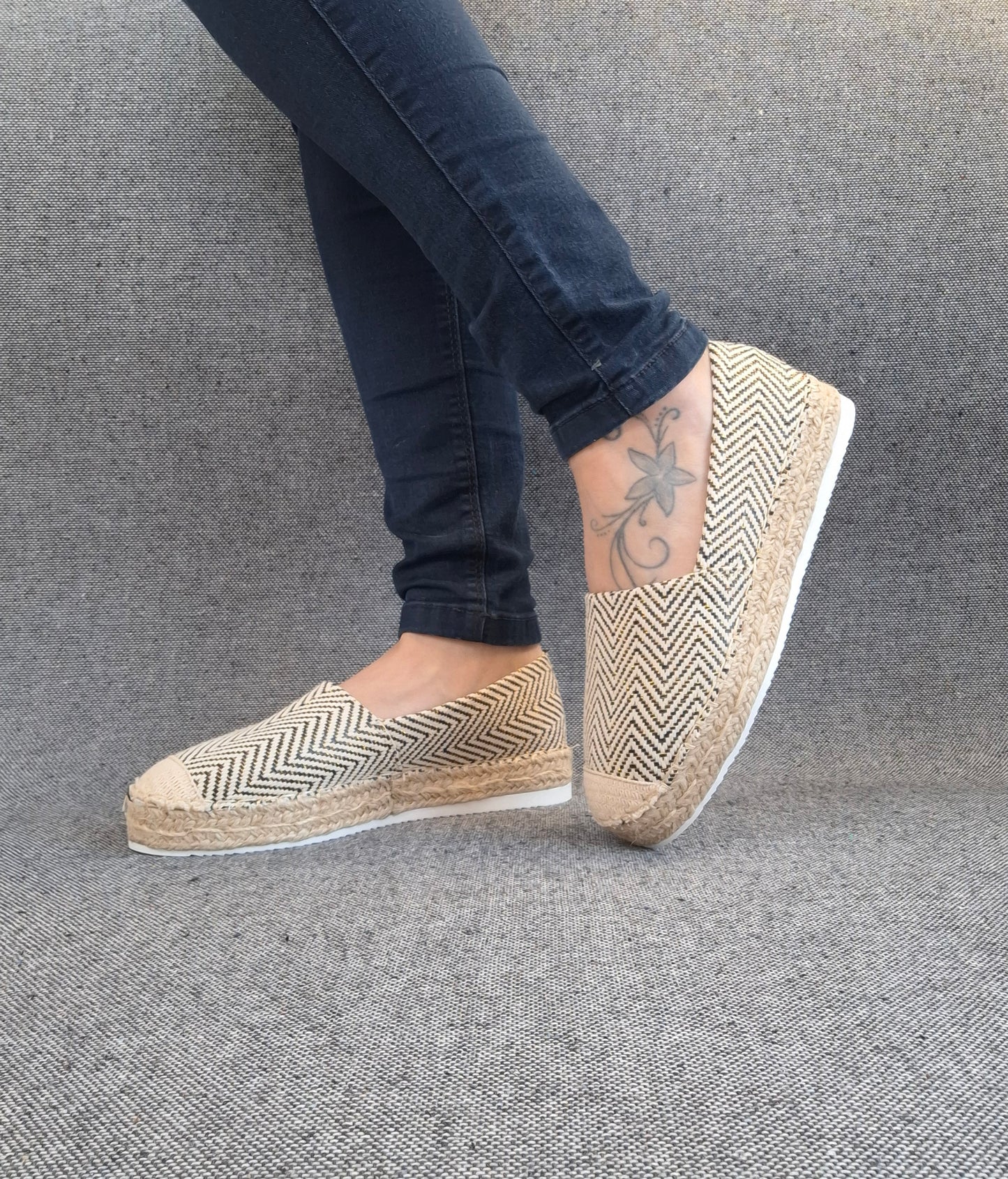 Espadrilles plates beige doré noir