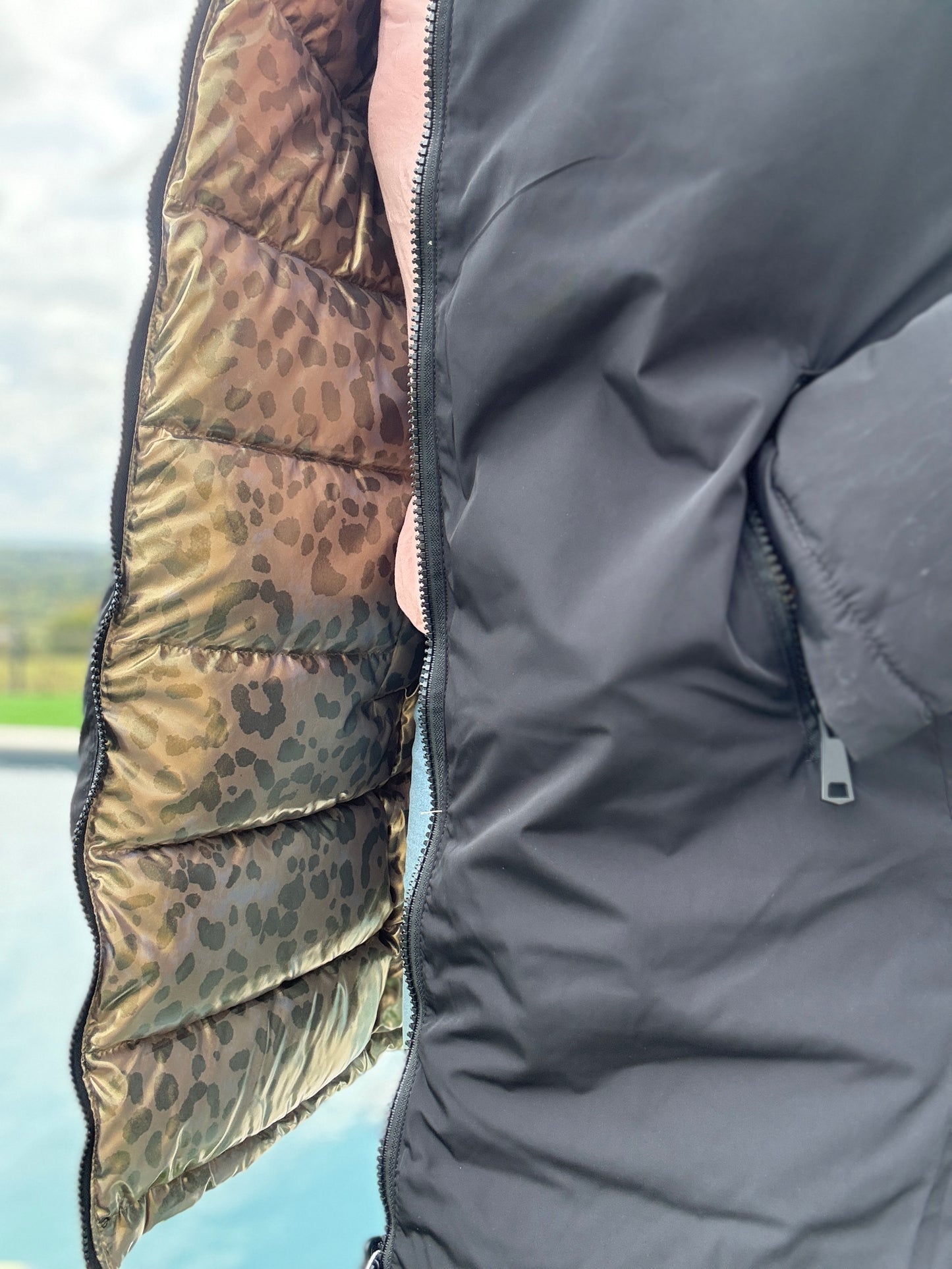 Melya Melody - Manteau long réversible et imperméable matelassé noir/léopard