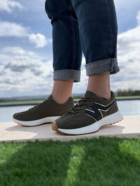 Chaussures baskets en tissu vert kaki motif bleu marine style sneakers