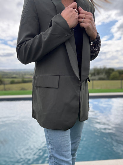 Veste blazer vert kaki avec détails léopard