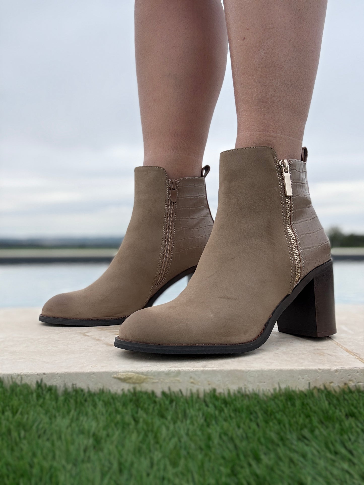 Chaussures boots à talon haut beige bi-matières