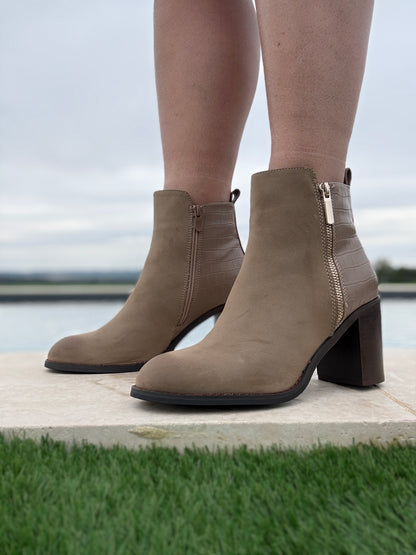 Chaussures boots à talon haut beige bi-matières