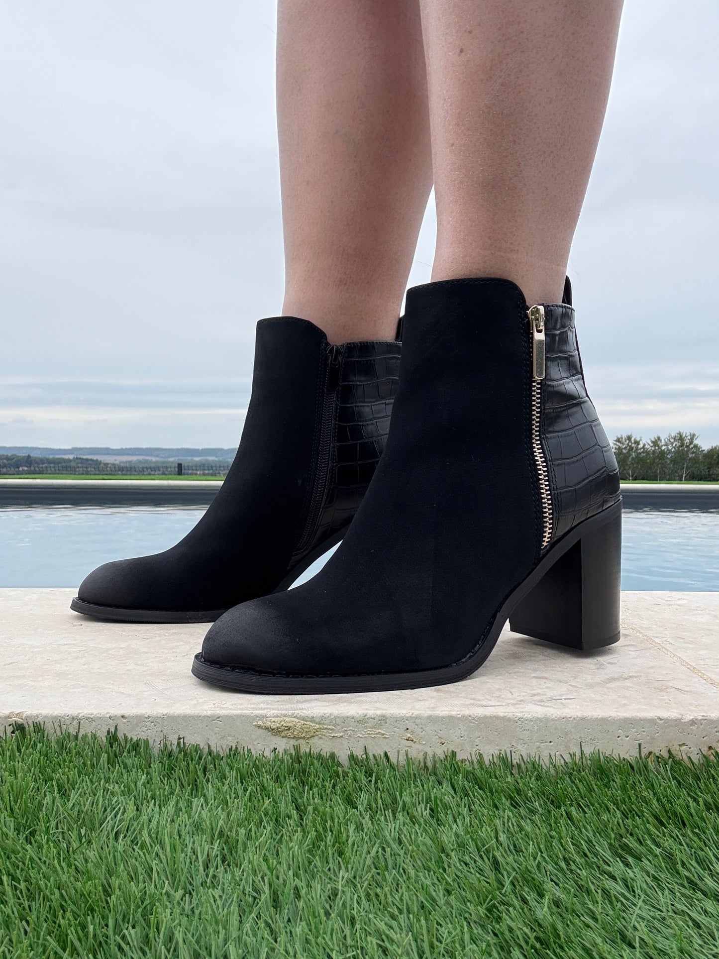 Chaussures bottines boots à talon haut noir simili serpent