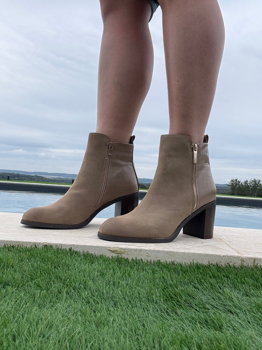 Chaussures boots à talon haut beige bi-matières