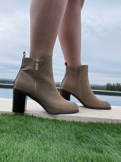 Chaussures boots à talon haut beige bi-matières