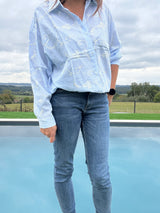 Chemise coton manches longues avec motifs blancs couleur Bleu clair