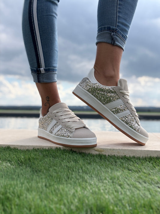 Chaussures baskets gold argenté à paillettes bandes blanches style campus