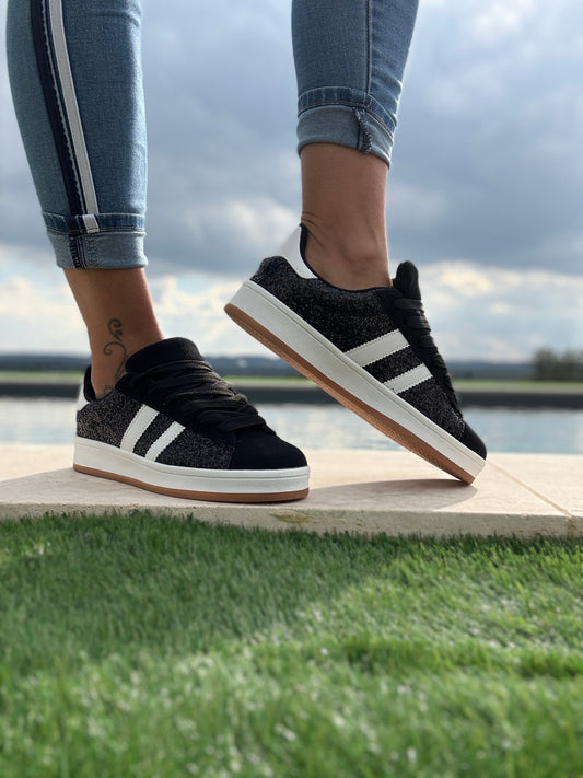 Chaussures baskets noires à paillettes bandes blanches style campus