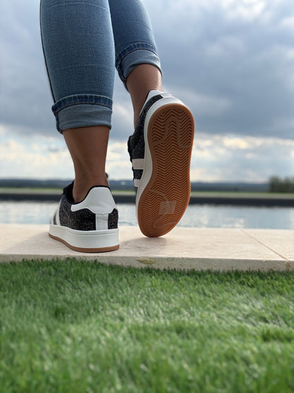 Chaussures baskets noires à paillettes bandes blanches style campus