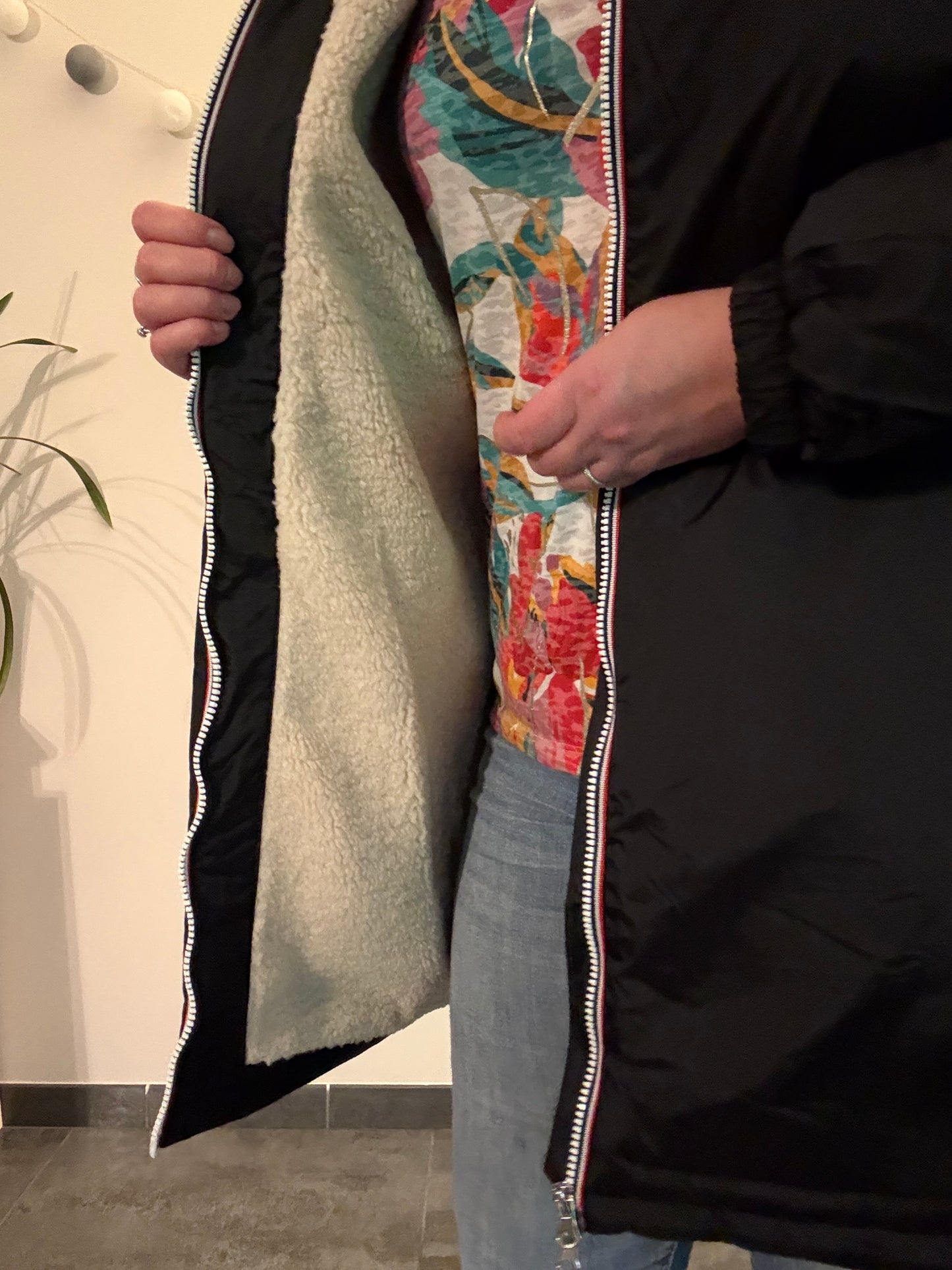 Laura Jo - Imperméable fourré long fausse fourrure noir intérieur sherpa beige - Curvy