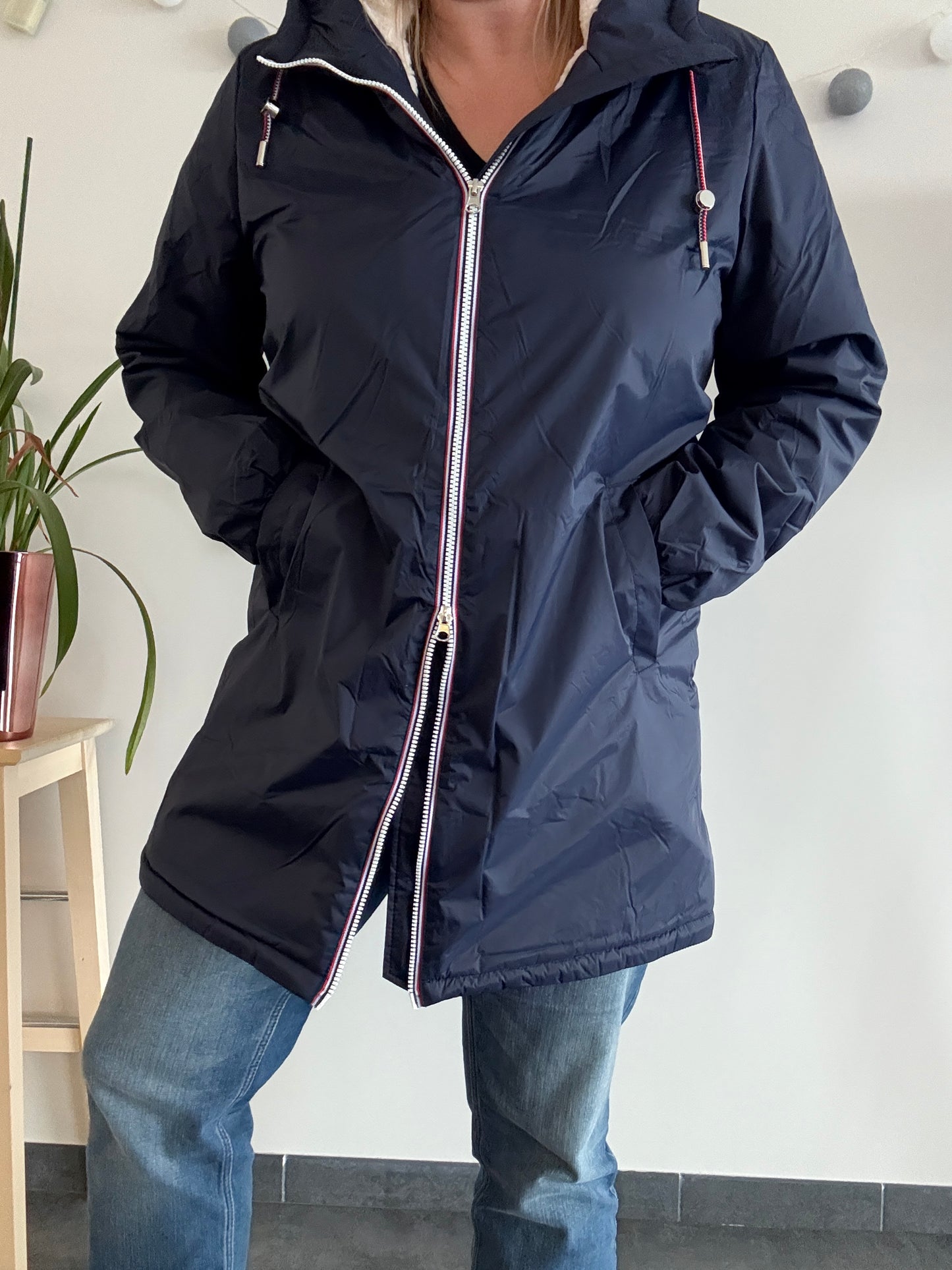 Laura Jo - Imperméable fourré long fausse fourrure bleu marine intérieur sherpa beige - Curvy