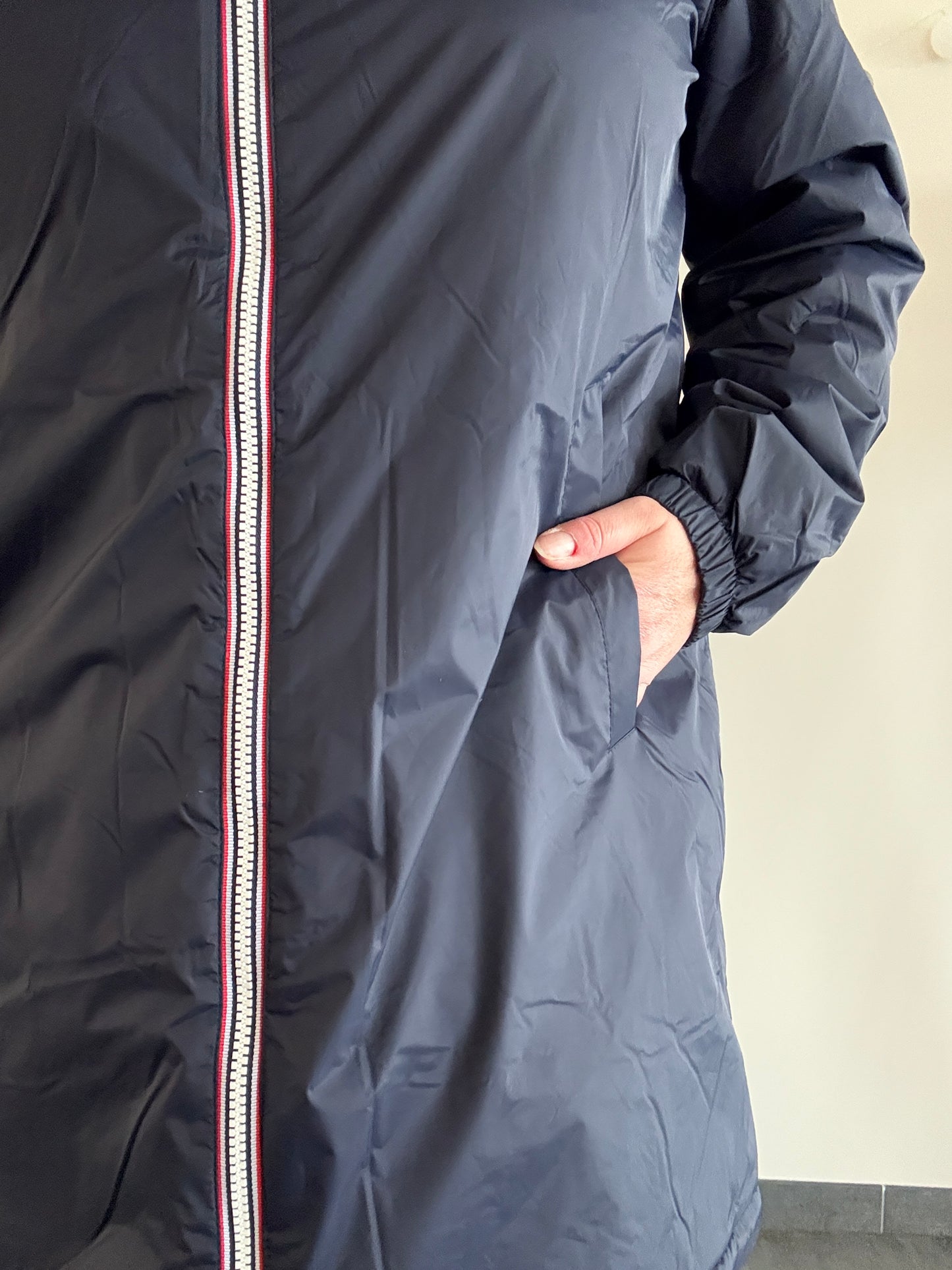 Laura Jo - Imperméable fourré long fausse fourrure bleu marine intérieur sherpa beige - Curvy