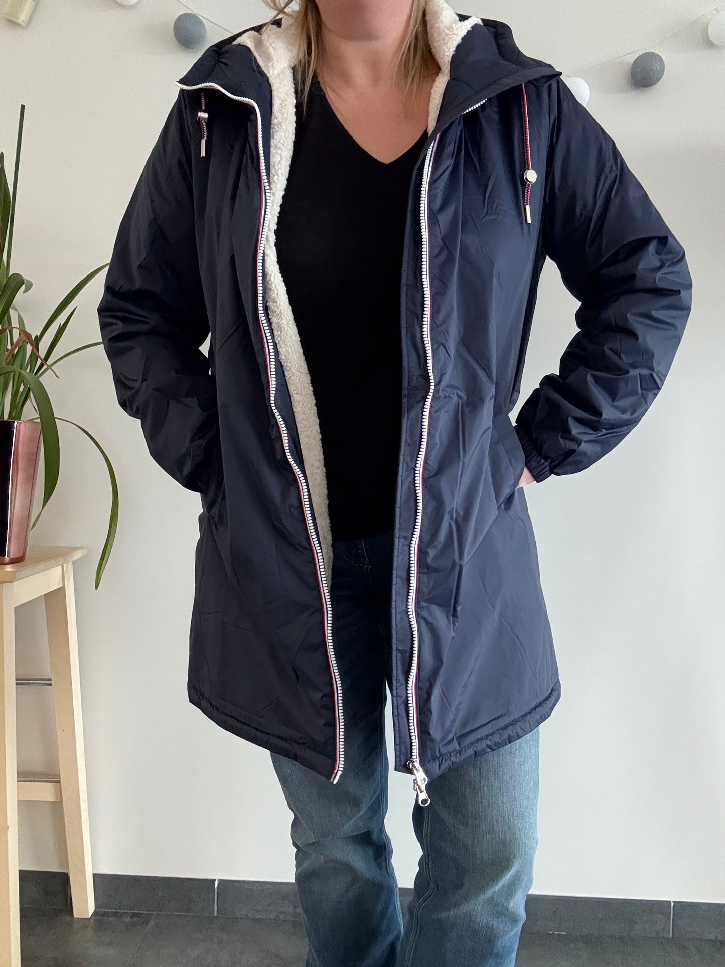 Laura Jo - Imperméable fourré long fausse fourrure bleu marine intérieur sherpa beige - Curvy