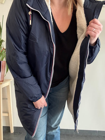 Laura Jo - Imperméable fourré long fausse fourrure bleu marine intérieur sherpa beige - Curvy