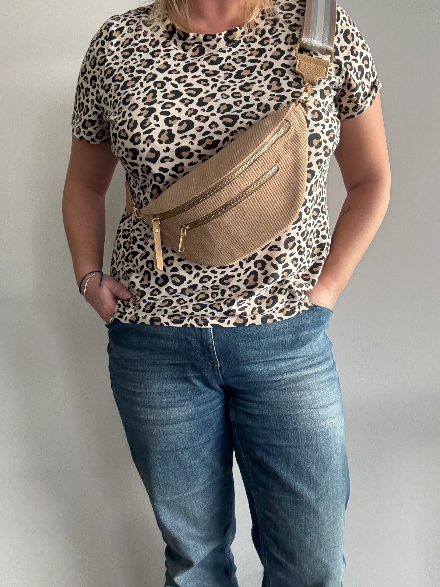 Sac banane velours côtelé 2 poches  taupe sangle fantaisie couleur Marron beige foncé