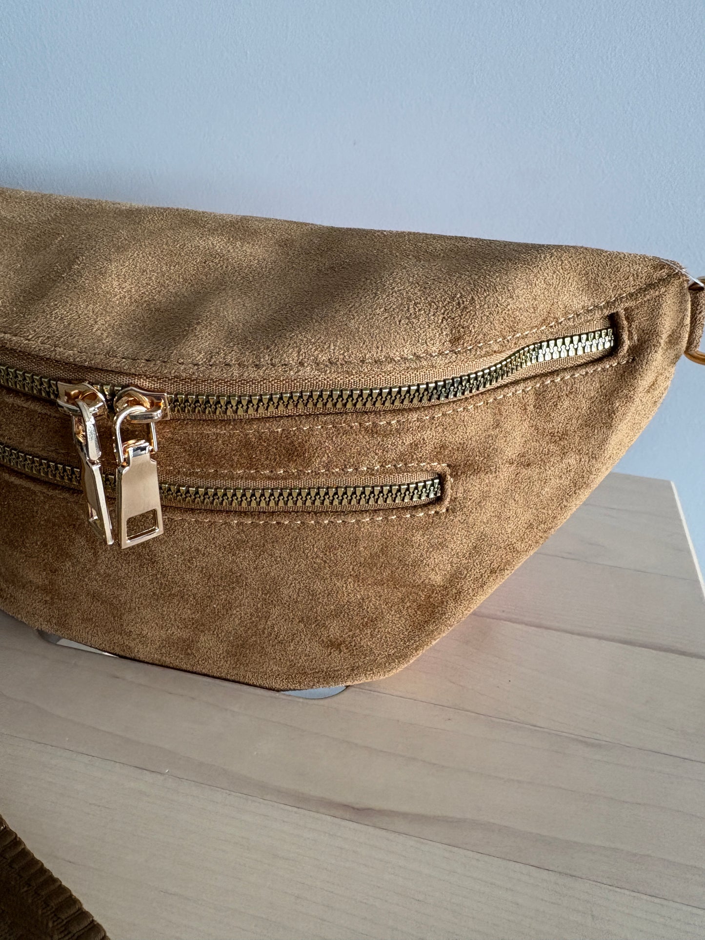 Sac banane toucher daim 2 poches camel sangle fantaisie