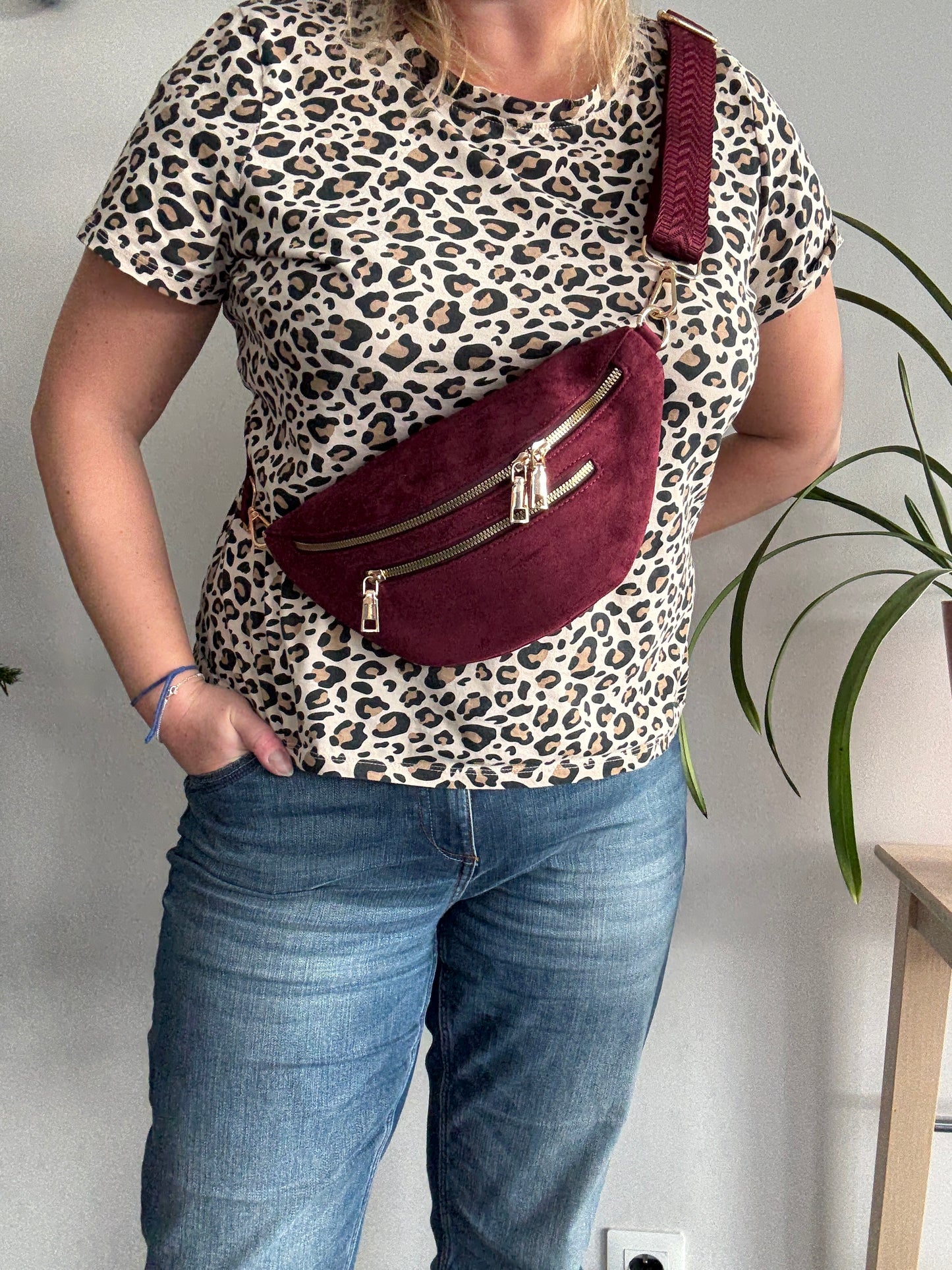 Sac banane toucher daim 2 poches rouge bordeaux sangle fantaisie