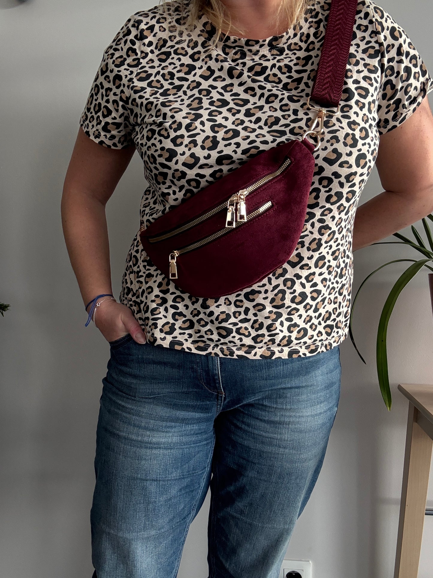 Sac banane toucher daim 2 poches rouge bordeaux sangle fantaisie