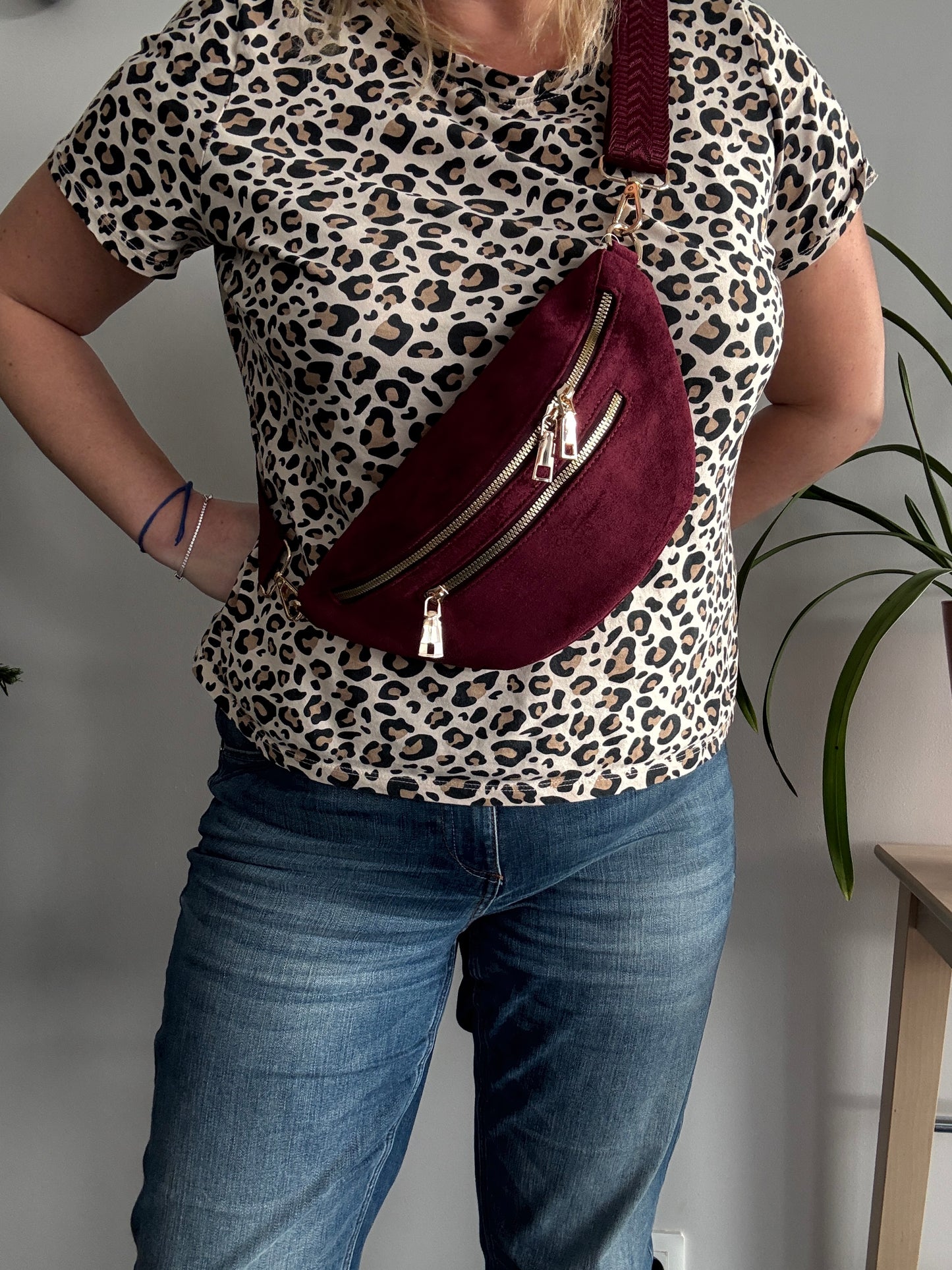 Sac banane toucher daim 2 poches rouge bordeaux sangle fantaisie