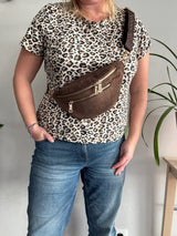 Riñonera efecto ante 2 bolsillos correa estampada color Marrón chocolate