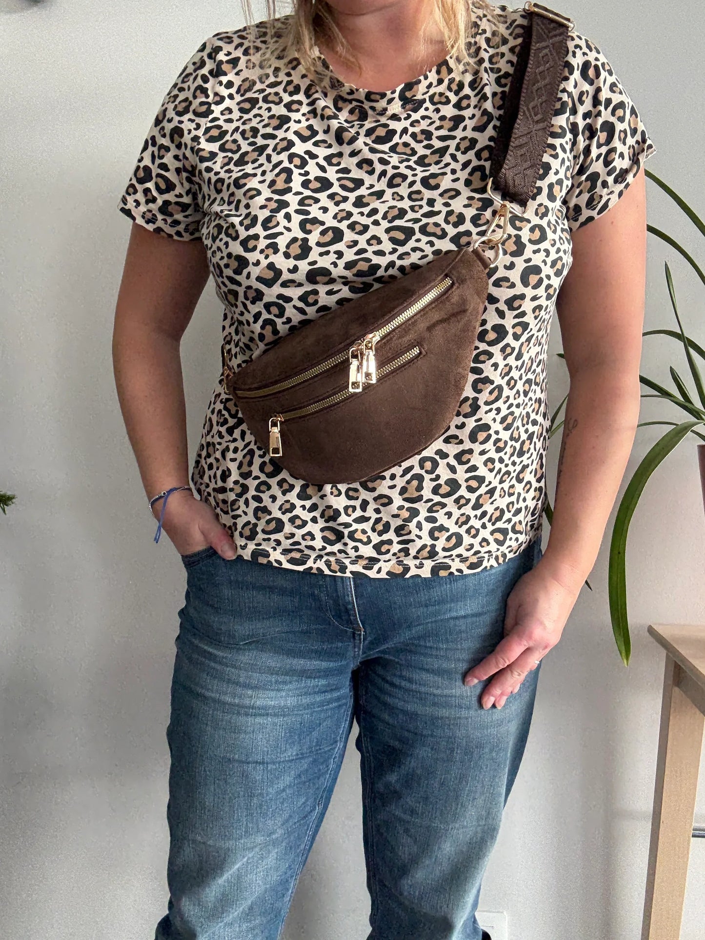 Riñonera efecto ante 2 bolsillos correa estampada color Marrón chocolate