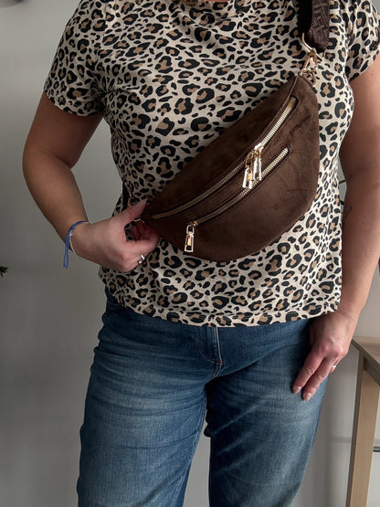 Riñonera efecto ante 2 bolsillos correa estampada color Marrón chocolate