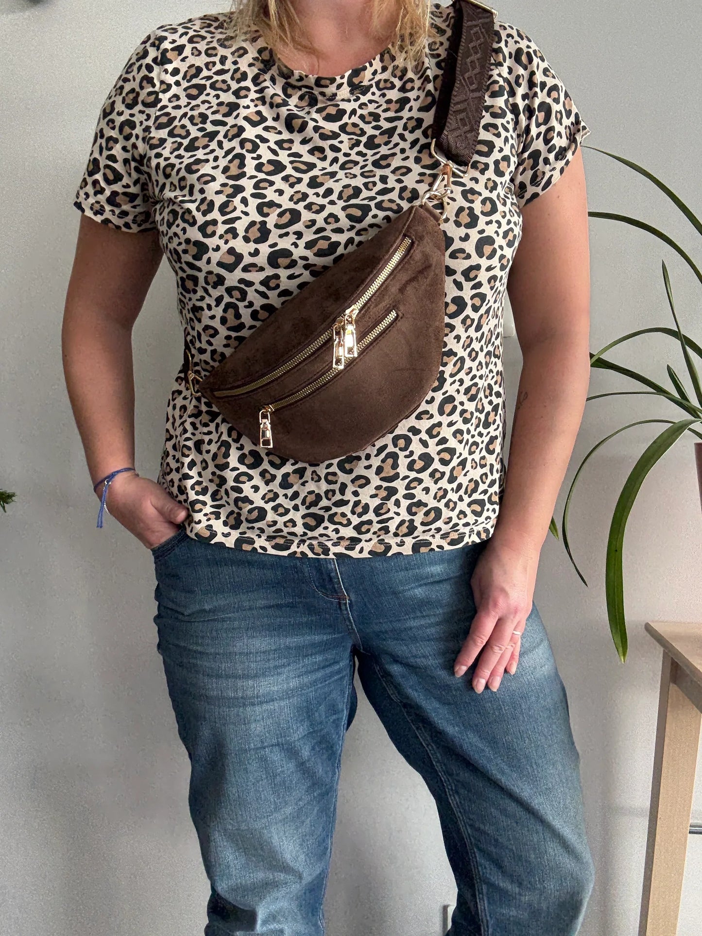 Riñonera efecto ante 2 bolsillos correa estampada color Marrón chocolate