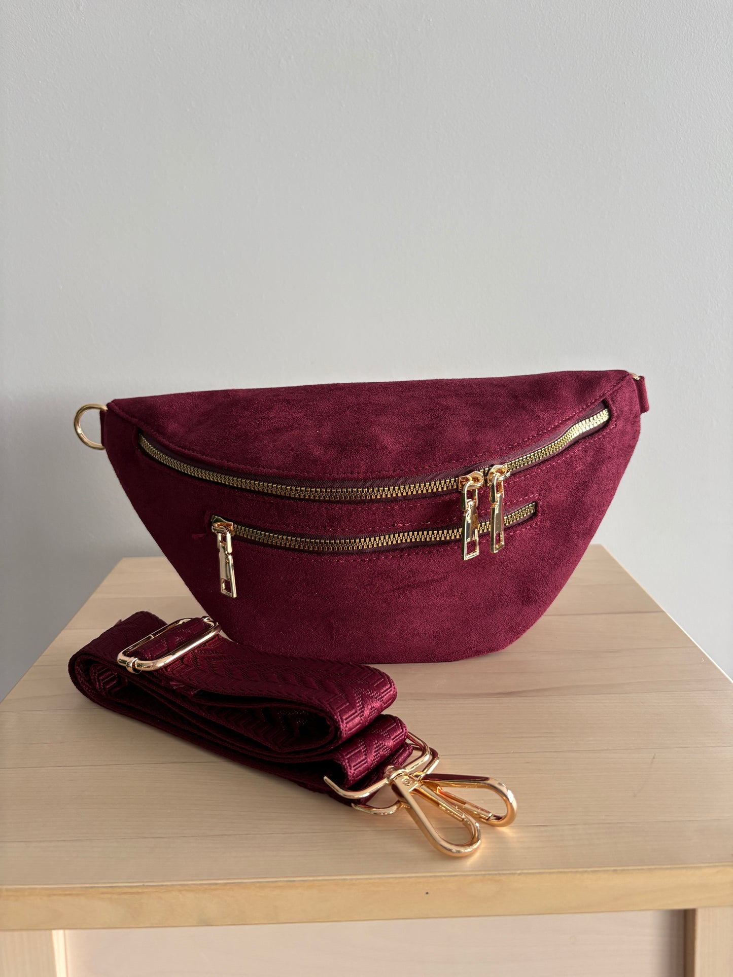 Sac banane toucher daim 2 poches rouge bordeaux sangle fantaisie