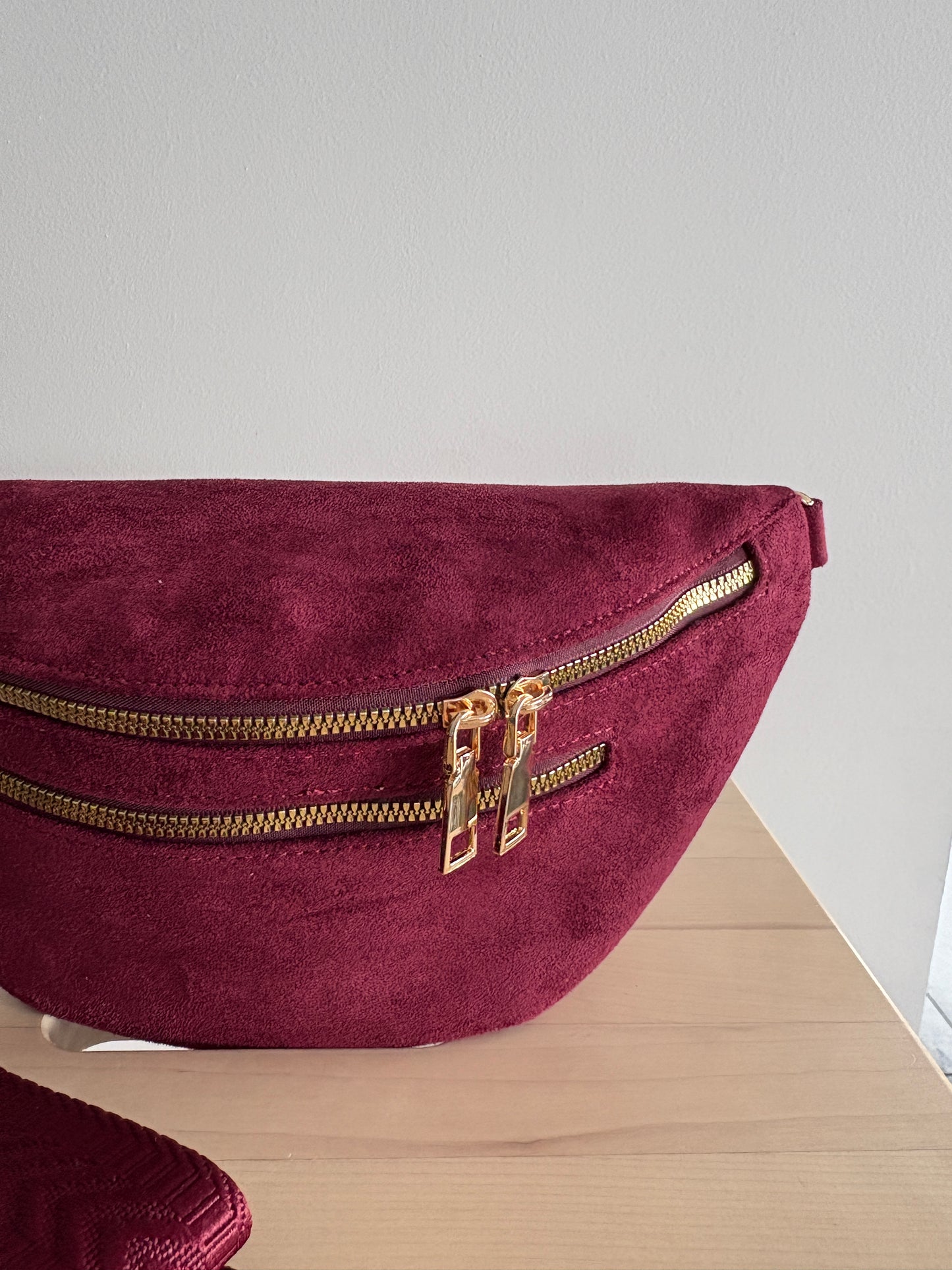 Sac banane toucher daim 2 poches rouge bordeaux sangle fantaisie