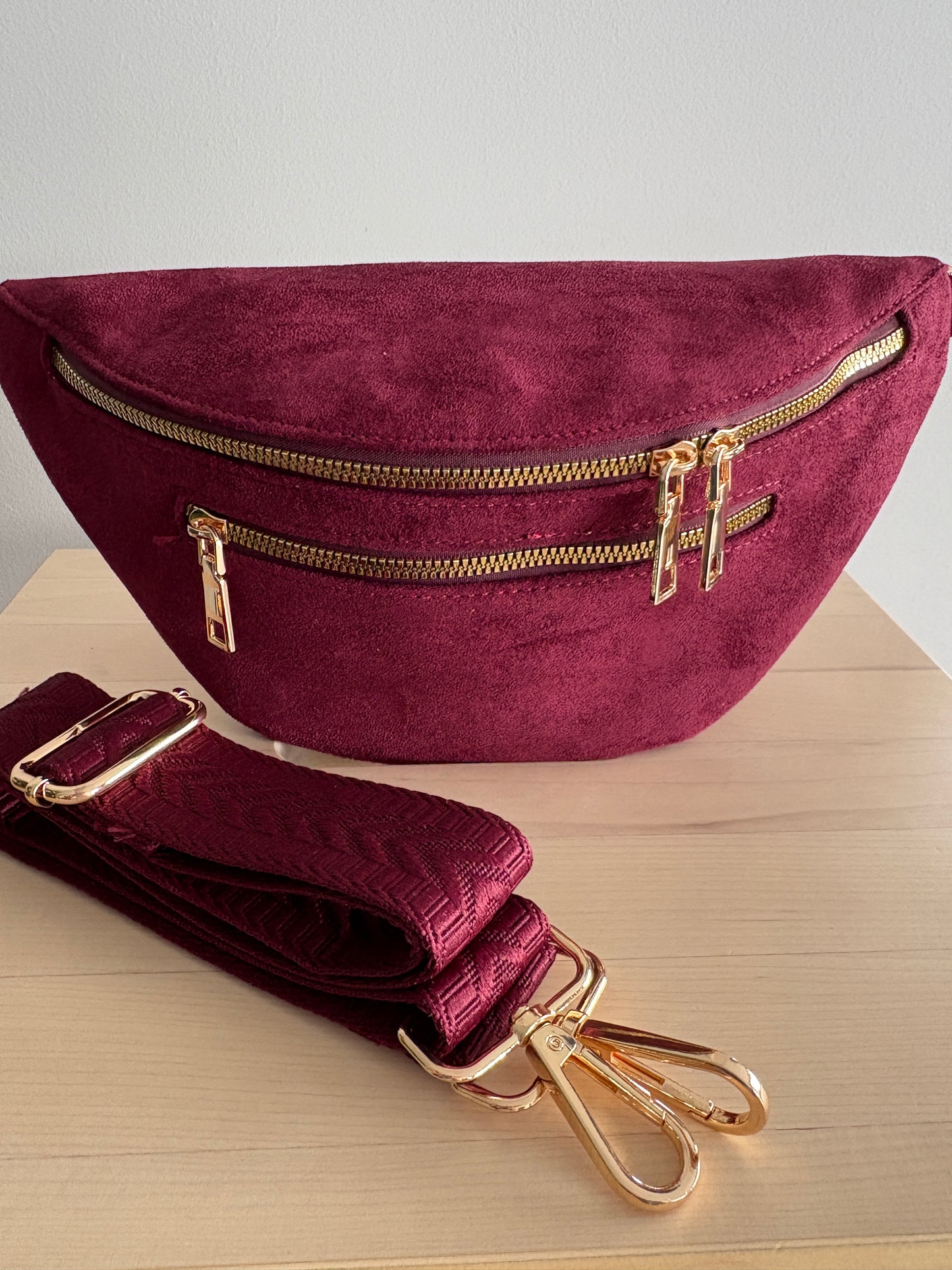Sac banane toucher daim 2 poches rouge bordeaux sangle fantaisie