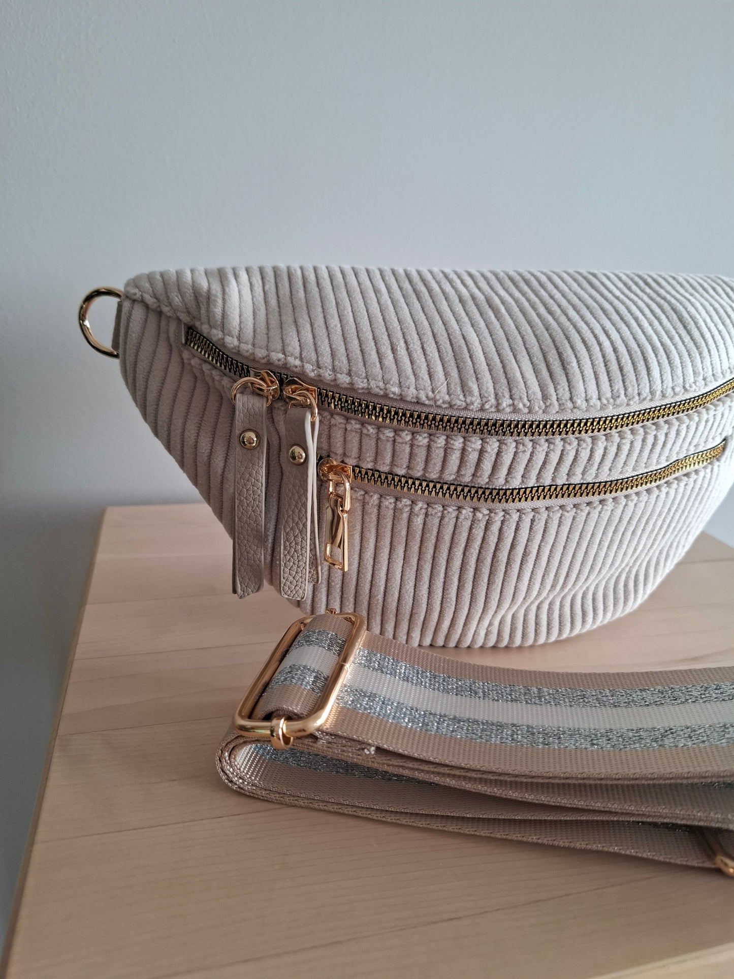 Sac banane velours côtelé 2 poches beige sangle fantaisie