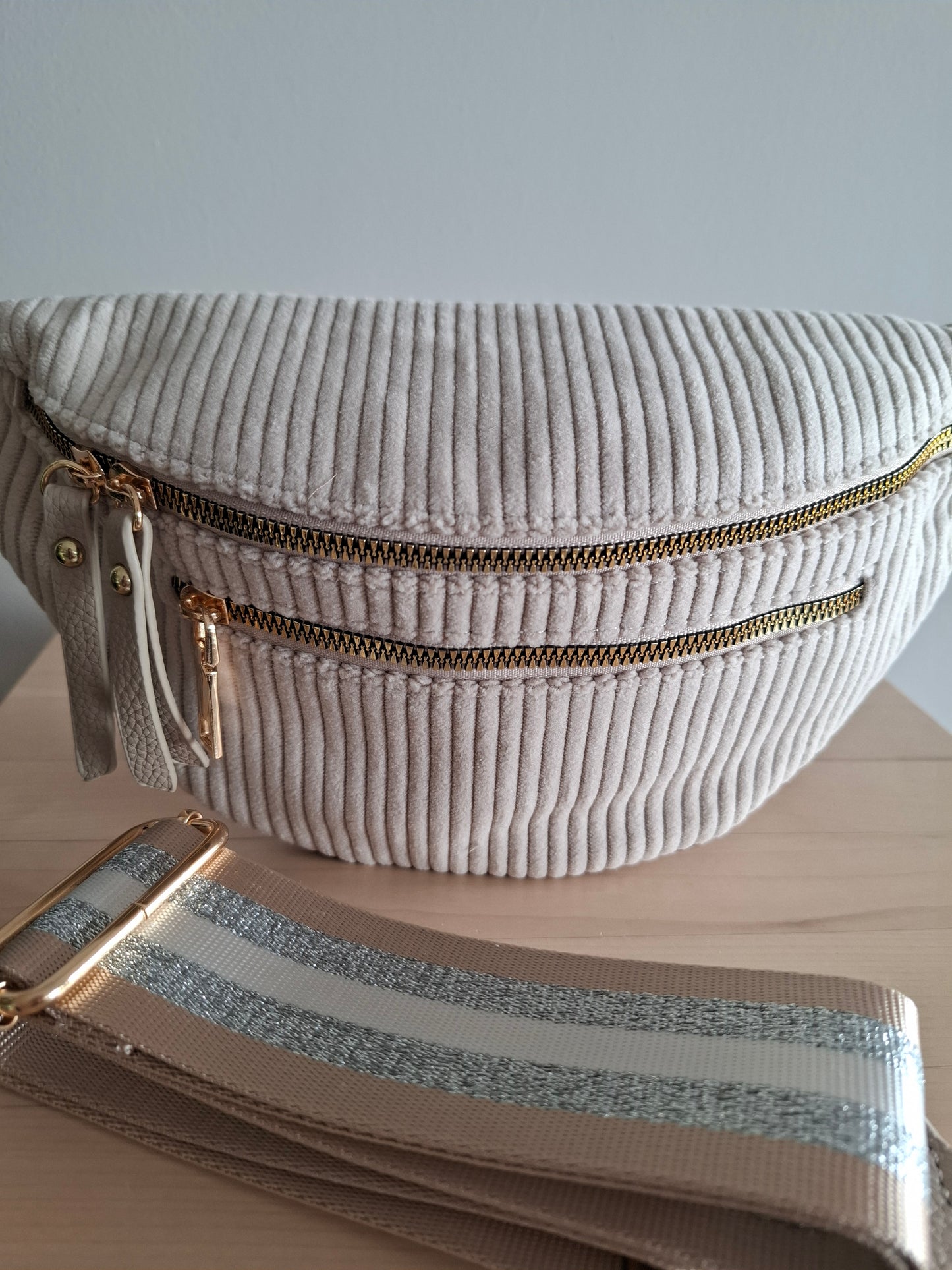 Sac banane velours côtelé 2 poches beige sangle fantaisie