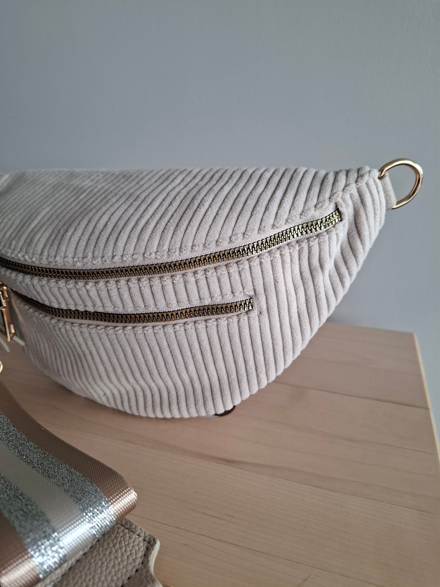 Sac banane velours côtelé 2 poches beige sangle fantaisie