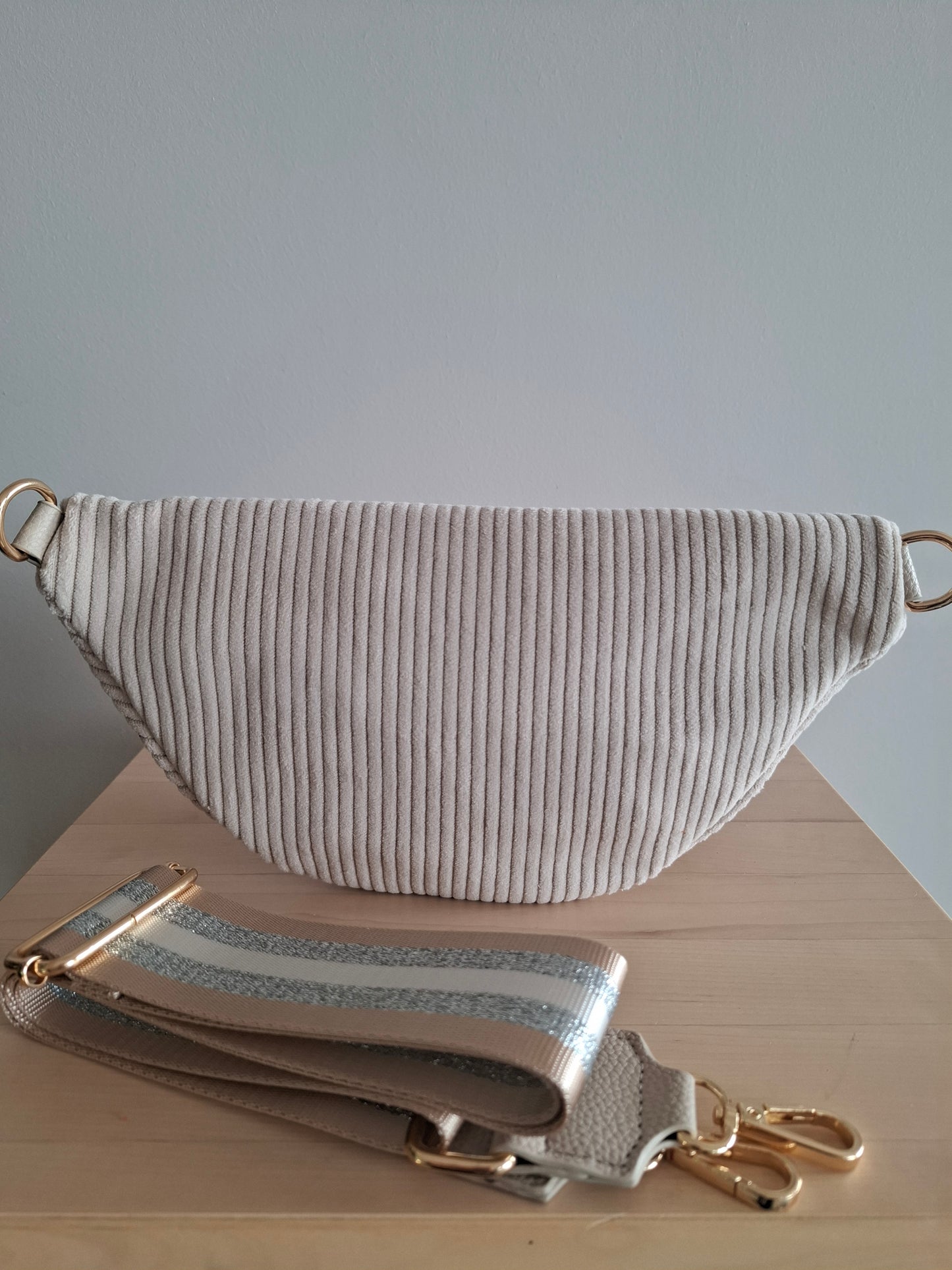 Sac banane velours côtelé 2 poches beige sangle fantaisie