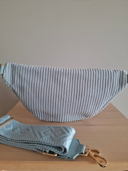 Sac banane velours côtelé 2 poches bleu clair sangle fantaisie