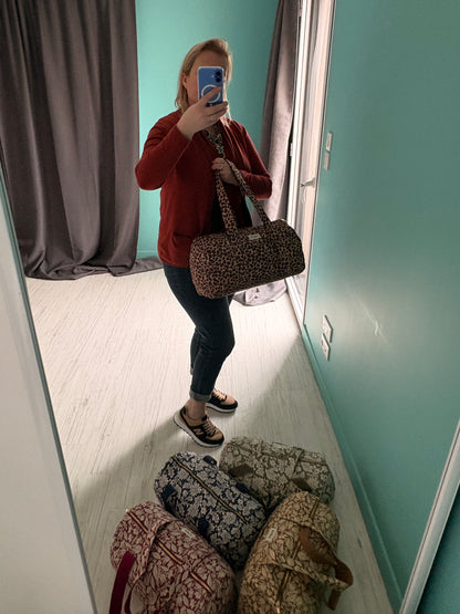 Sac polochon en coton matelassé liberty floral toile de jouy kaki et blanc