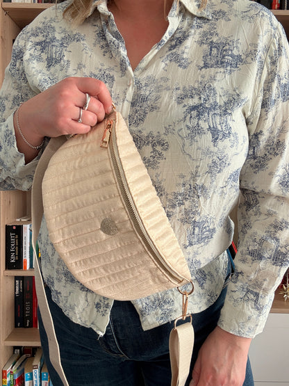 Sac banane en tissu irisé texturé relief élégant couleur Écru