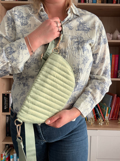 Sac banane en tissu irisé texturé relief élégant couleur Vert d’eau