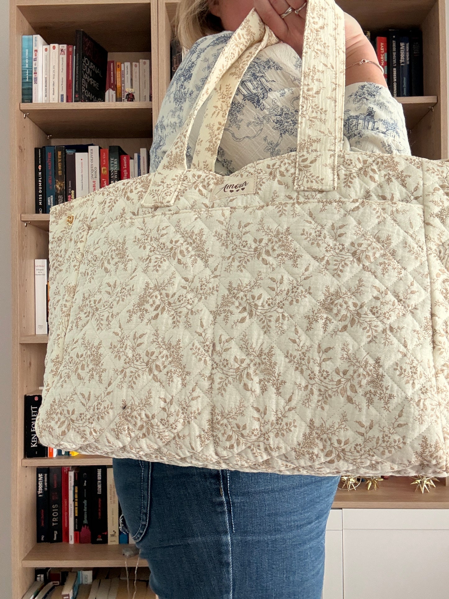 Sac week-end polochon écru en coton – Design imprimé floral taupe